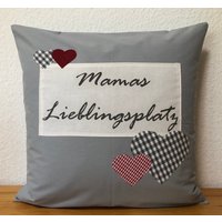 Muttertagsgeschenk Kissenhülle, Landhausstil Kissenbezug, Dekokissen, Mamas Lieblingsplatz Grau/Weiß 50x50cm von Ammerkind