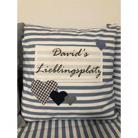 Personalisiertes Geschenk, Kissen Mit Wunschnamen, Namenkissen, Landhausstil Kissenhülle, Lieblingsplatz Blau/Grau/Weiß Gestreift von Ammerkind