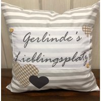 Personalisiertes Geschenk, Kissenbezug Mit Wunschnamen, Namenkissen, Landhausstil Kissenhülle, ... Lieblingsplatz Grau/Weiß Gestreift von Ammerkind