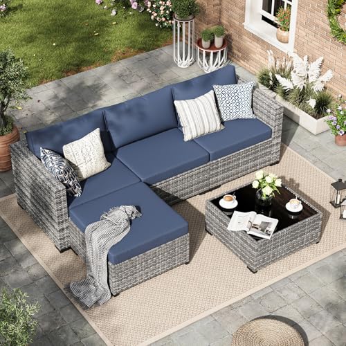 Amopatio Rattan Gartenmöbel-Set, Poly Rattan Sitzgruppe Couch 5 Teilig mit 3er Sofa, Sessel, Kissen und Glastisch für Garten, Terrasse und Balkon, Lounge-Set, Grau-meliert & Marineblau Bezüge von Amopatio