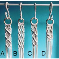 Blumenampel Makramee 4 Designs | Plant Hanger Macrame Hängender Topf Deko Balkon Pflanzen Dekoration Blumenampel Makramee 4 Designs | Plant Hanger Macrame Hängender Topf Deko Balkon Pflanzen Dekoration von Ampelchen
