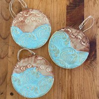 Drucke Im Sand, Strandurlaub, Strandweihnachtsverzierung, Hundeverzierung, Strandverzierung, Urlaubsverzierung, Fußabdruckverzierung von AmyGentryPottery