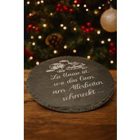Untersetzer Für Töpfe - Schiefer Schwarz Ca. 20cm Durchmesser Mit Lasergravur "Zu Hause Ist, Wo Das Essen Am Allerbesten Schmeckt" von AnKoDesignShop