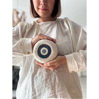 Handgefertigte Keramik Evil Eye Ständer Goldakzent-Schützendes Dekor von AnaArtBoutiquestudio