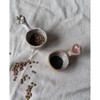 Handgetöpferte Keramik Messbecher Dekorative Schaufel, Minimal Kitchen von AnaArtBoutiquestudio