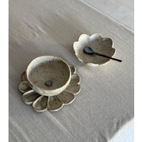 Keramik Servierplatte Und Schüssel Rustikales Geschirr Handgemachtes Hosting Blütenblatt Platte Minimale Servierteller Geröstete Steinzeug von AnaArtBoutiquestudio