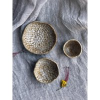 Keramik Schalen Set Kleine Tapas Wabi Sabi Beilage Schale Rustikal Schmuckstück Schüssel Und Untertasse Beige Steingut Oliven Nüsse von AnaArtBoutiquestudio