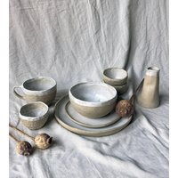 Maßgeschneiderte Auflistung Zeitloses Geschirr-Set Handgefertigtes Steingut Essgeschirr Minimalist Gesprenkelte Bauernhaus Geschirr Geröstete von AnaArtBoutiquestudio