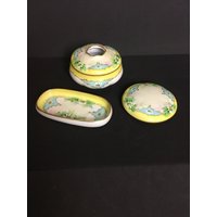 Antike Mz Österreich Footed Porzellan Haar Empfänger & Kleine Tablett Möbel Set Extra Deckel Gold Trim C.1900 - 1909 von Anaforia