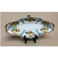 Noritake Pickle Sellerie Dish Gold Brown Trim Daisy Muster Überbackener Rand Cut-Out Griffe Noritake Pickle Sellerie Dish Gold Brown Trim Daisy Muster Überbackener Rand Cut-Out Griffe von Anaforia