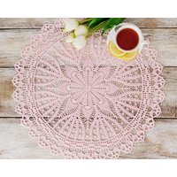 Hellrosa Häkeln Deckchen, Hand Spitze Doilies, Tischtuch, Tisch Herzstück, Vintage Inspiriert Wohnkultur, Tischdekorationen von AnakoDekor