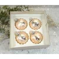 4 Alte Christbaumkugeln, Weihnachtskugeln - Weihnachtsschmuck Rosa-Silber 4 Alte Christbaumkugeln, Weihnachtskugeln - Weihnachtsschmuck Rosa-Silber von AnciennesValeurs