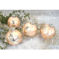 4 Große Alte Christbaumkugeln, Weihnachtskugeln - Weihnachtsschmuck Rosa-Silber 4 Große Alte Christbaumkugeln, Weihnachtskugeln - Weihnachtsschmuck Rosa-Silber von AnciennesValeurs
