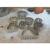 8 Herrliche Alte Förmchen, Kuchenformen, Backformen, Ausstechförmchen, Ausstecher - Landhaus Küche, Deko Weihnachten 8 Herrliche Alte Förmchen, Kuchenformen, Backformen, Ausstechförmchen, Ausstecher - Landhaus Küche, Deko Weihnachten von AnciennesValeurs