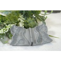 Alte Metall-Schokoladenform, Marzipanform, Zuckerform, Backform, Tierform "Hund' - Bäckerei, Konditorei Vintage Küchen Deko Alte Metall-Schokoladenform, Marzipanform, Zuckerform, Backform, Tierform "Hund' - Bäckerei, Konditorei Vintage Küchen Deko von AnciennesValeurs