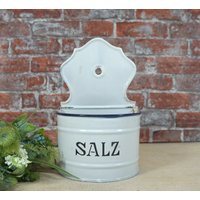 Alter Vorratsbehälter, Wandbehälter "Salz' Aus Emaille - 50Er Jahre Landhausküche, Küchen Deko Alter Vorratsbehälter, Wandbehälter "Salz' Aus Emaille - 50Er Jahre Landhausküche, Küchen Deko von AnciennesValeurs