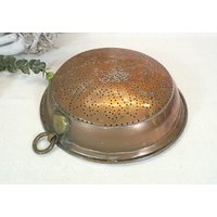 Antikes, Handgearbeitetes Kupfer-Sieb, Durchschlag - Küchen-Dekoration Um 1900 Antikes, Handgearbeitetes Kupfer-Sieb, Durchschlag - Küchen-Dekoration Um 1900 von AnciennesValeurs