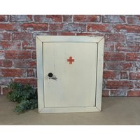 Kleiner Alter Arzneischrank, Wandschrank, Apothekerschrank, Medizinschrank, Blechschrank - 50Er Jahre Kleiner Alter Arzneischrank, Wandschrank, Apothekerschrank, Medizinschrank, Blechschrank - 50Er Jahre von AnciennesValeurs