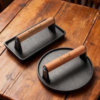 Personalized Name Cast Iron Press, Smash Burger Gift, Bacon Steak Engraved Meat Press For Bbq, Grill For Dad, Family von AndRops