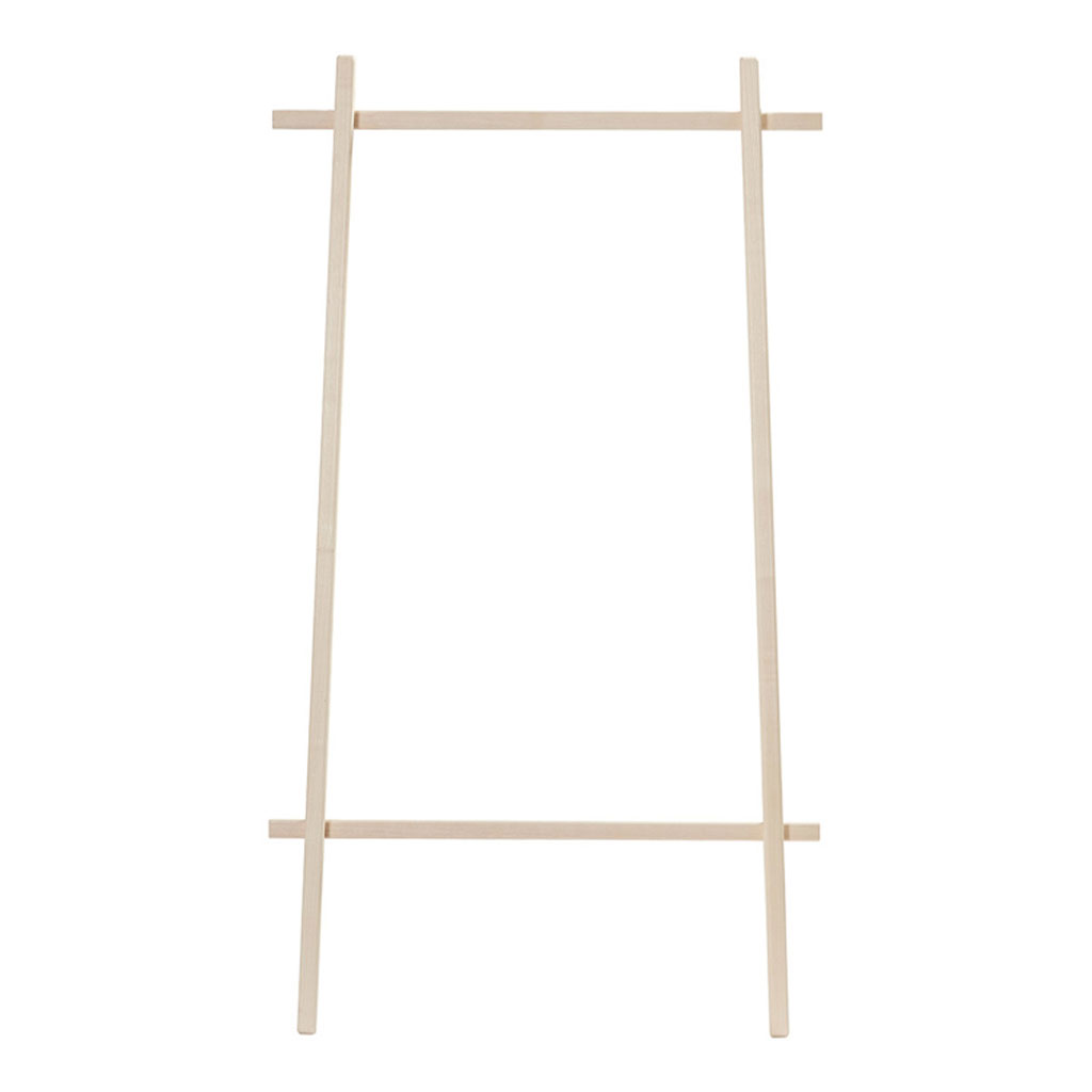 Andersen Furniture - Clothes Rack - schlanke Anlehngarderobe aus Holz von Andersen Furniture