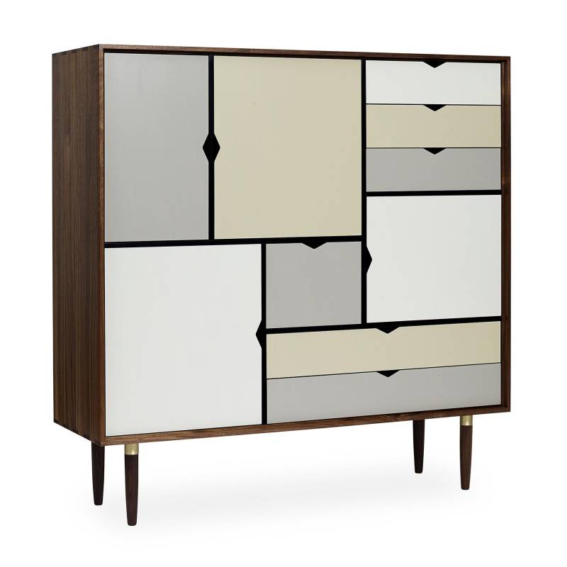 Andersen Furniture - S3 Highboard Fronten bunt - silberweiß/beige/metallgrau/Nussbaum geölt/B130 x T43 x H132 cm von Andersen Furniture