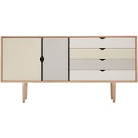 Andersen Furniture - S6 Sideboard, Eiche geseift / Fronten silver (silber weiß), doeskin (beige), iron (metallgrau) von Andersen Furniture