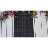 Grün Karierter Tischläufer, Woodland Moos Grüner Tartan Läufer von AndraOtoTextiles