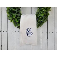 Monogrammierte Kranzschärpe, Ausgefallene Monogramm-Schärpe, Elfenbeinfarbene Kranzschärpe von AndraOtoTextiles