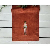Nussknacker Tischläufer von AndraOtoTextiles