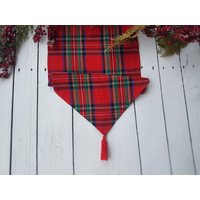 Rot Karierter Tischläufer Mit Quaste - Kariertes, Tartan, Rot, Blau, Schwarz, Grün, Weiß von AndraOtoTextiles