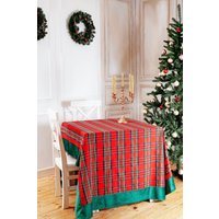 Tischdecke Von Royal Stewart Mit Grünem Samtbesatz von AndraOtoTextiles