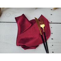 Weinrote Samtservietten Weinrote Samtservietten von AndraOtoTextiles