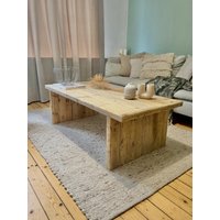 Couchtisch Aus Altholz | Massivholz Gerüstbohlen Landhausstil Landhaus Wohnzimmertisch Holztisch Coffeetable von AndreKarger