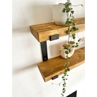 Wandregal Set Eiche Optik Mit Metallhalterungen | Industrial Regal Holz Rustikal Rohstahlhalterung Schwebendes Design von AndreKarger