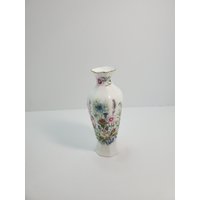 Aynsley Wild Tudor Vase, 6 7/8", England von AndreasAntiquesFinds