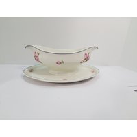 K & A Rosa Rose Sauciere Mit Aufgesetzter Unterteller, Selb Bavaria von AndreasAntiquesFinds