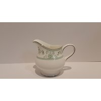 Wedgwood Agincourt Grün, Milchkännchen von AndreasAntiquesFinds