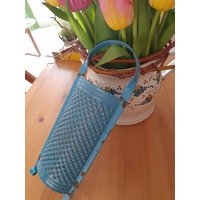 Vintage, Reibe, Raspel, Dänisch Blau, Emaille, Dänemark, Bornholm von AndreasLieblinge