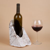 Handgefertigter Weinflaschenhalter Aus Lila Marmor von AndresStoneDesign