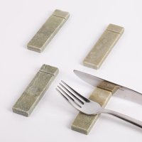Grüner Marmor Besteckauflage Mit Messereinsatz, Travertin Chopstick Ablage, Grünes C, Steinbesteckauflage, Utensilienhalter von AndresStoneDesign