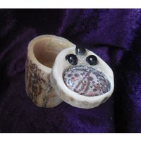 Leopard Haut Jaspis Onyx Göttin Geschnitzt Grausamkeit Frei Elch Geweih Box Halbedelstein Edelstein Inlay Ooak Ehering Wicca Pagan Leopard Haut Jaspis Onyx Göttin Geschnitzt Grausamkeit Frei Elch Geweih Box Halbedelstein Edelstein Inlay Ooak Ehering Wicca Pagan von AndromedaEnterprises