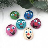 Schmunzelsteine 6Er - Set in Verschiedenen Farben Geburtstag Geschenk Bemalte Steine Tischdeko Mitbringsel Handschmeichler Hochzeit Deko Schmunzelsteine 6Er - Set in Verschiedenen Farben Geburtstag Geschenk Bemalte Steine Tischdeko Mitbringsel Handschmeichler Hochzeit Deko von AndysSteinwelt