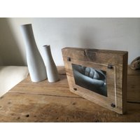 Handgefertigter Fotorahmen - Einzigartiger Bilderrahmen Neugeborenes Baby Geschenk Reclaimed Holzrahmen Rahmen Für Babyfoto Unikat von AngeCphotography