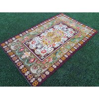 Floraler Kelim Teppich 130x220 Handgewebter Vintage Wollteppich Floraler Kelim Teppich 130x220 Handgewebter Vintage Wollteppich von AngelRugStore