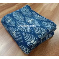 Wunderschönes Handgefertigtes Baumwoll Bettlaken Indigo Print Kantha Quilt Wendbares Vintage Blaues Leinen Bettüberwurf Modernes von AngelhandicraftIndia