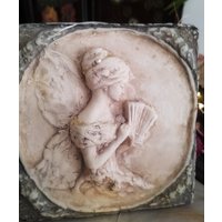 Faerie "Lizbet' Skulptur Kamee Fliese - Lisa Azzano Skulpturen-Original Kunst von Angelsculptress