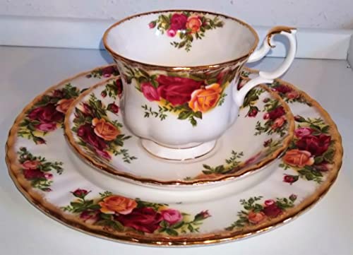 AngiesStrickZauber verkauft : Royal Albert/Old Country Roses/Original/Bone China / 1 Tasse - 1 Untertasse Ø ca 14cm - 1 Kuchenteller Ø ca 21cm / Sammeltasse von AngiesStrickZauber