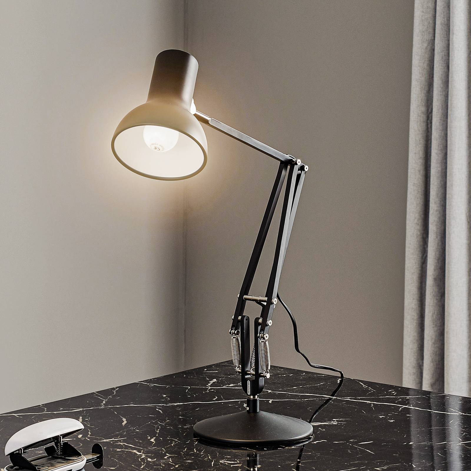 Anglepoise Type 75 Mini Tischlampe samtschwarz von Anglepoise