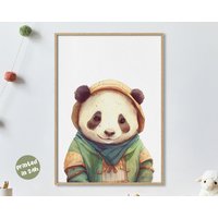 Pan-Pan Panda | Abenteurer Portrait Neutrale Kinder Drucke Wald Kinderzimmer Kunst Printed Art I Geschenkidee Umweltfreundliches Poster von Animalismus
