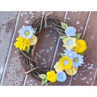 Filz-Gänseblümchen-Grape-Ranke-Blumenkranz von AnitaRexDesigns